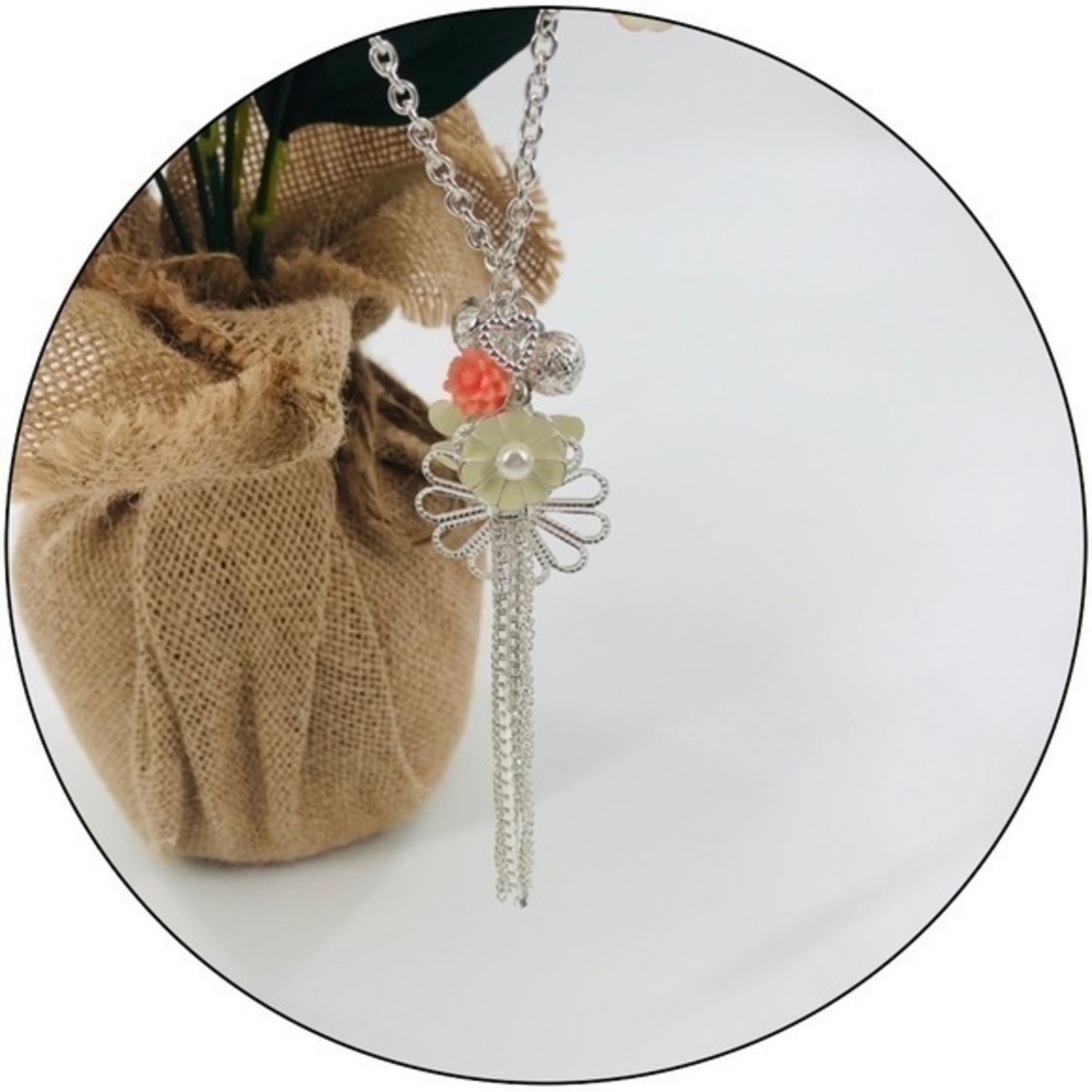 Kohl's Beautiful Tassel Necklace by Mudd
